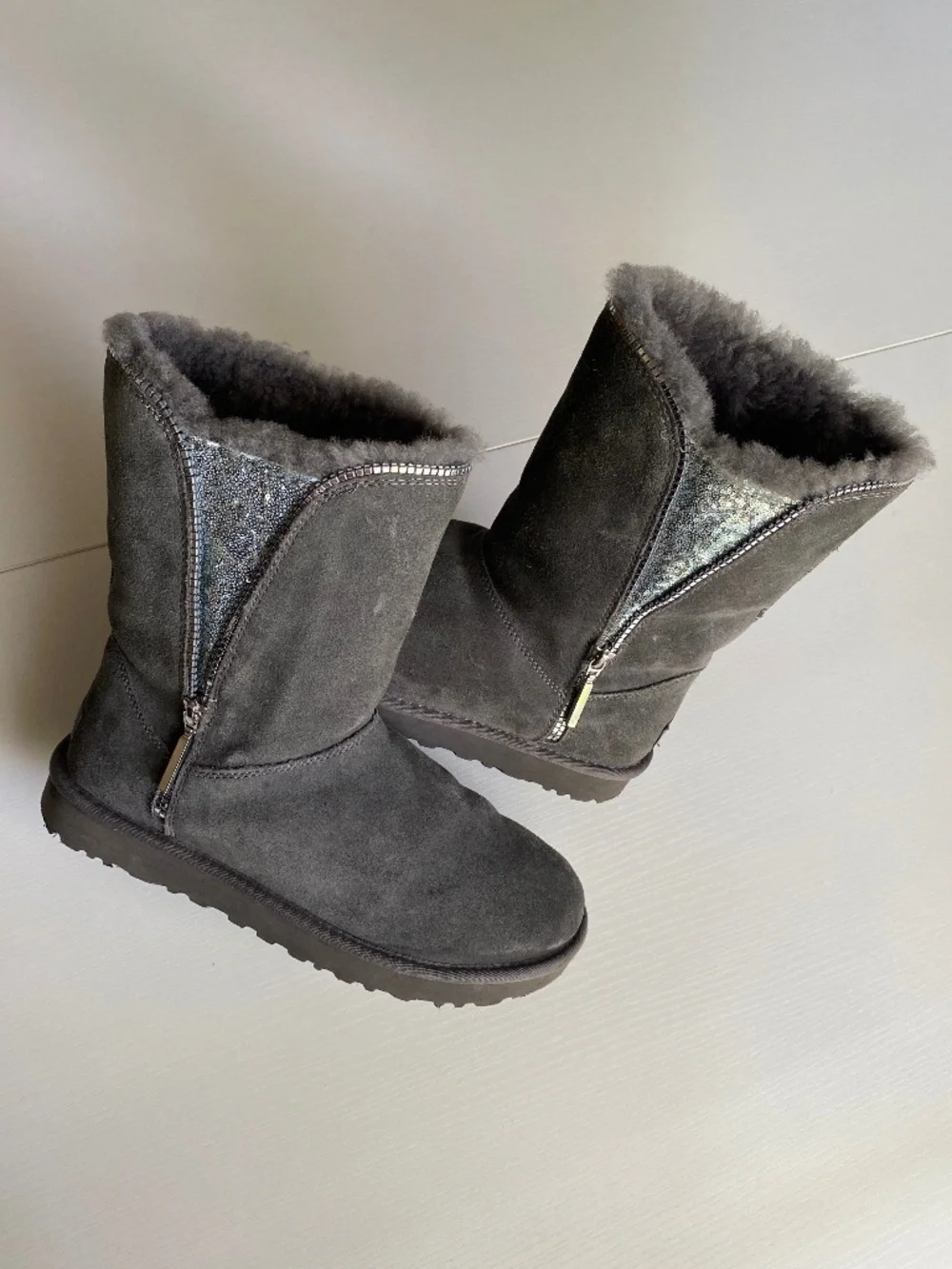 UGG Zipper Sequin Classic Gray Short Boot Size 9